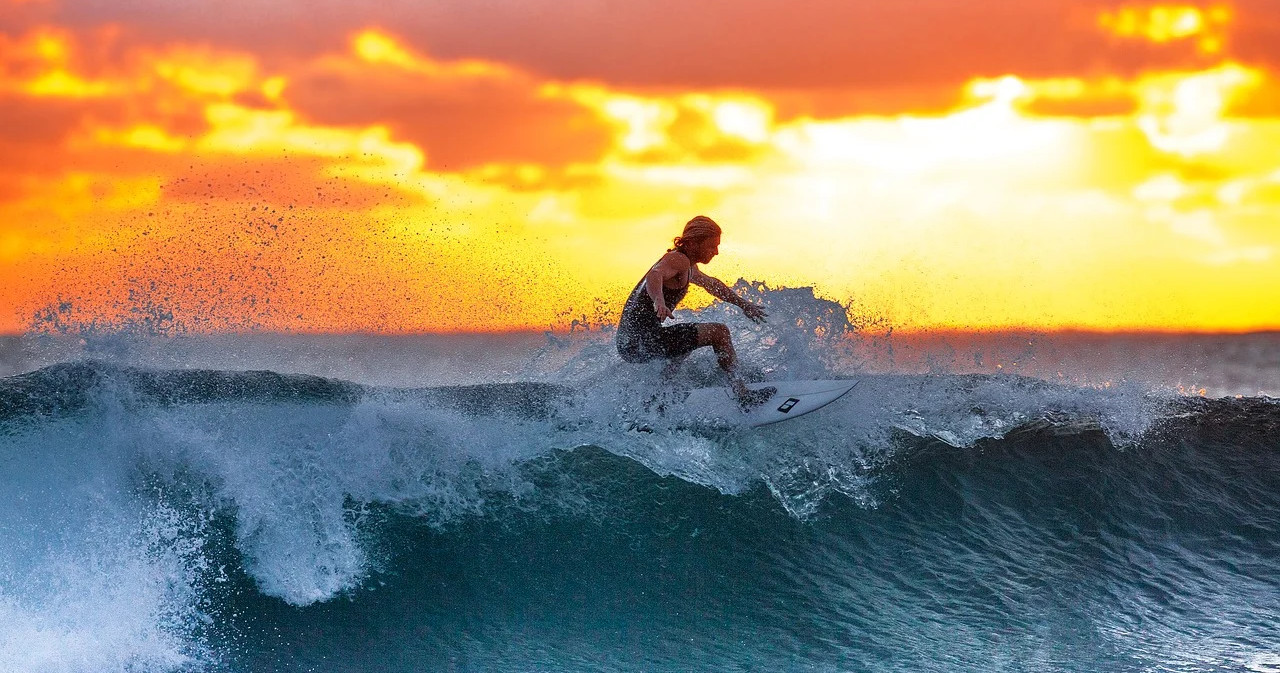 Best Surf Tours in Honolulu, Hawaii: Surf Schools, Bodyboarding, E-Foil & Surfboard Rentals
