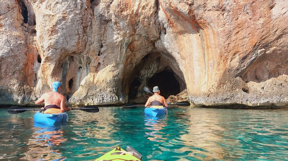 Alghero: kayak tour in Porto Conte Park with aperitif